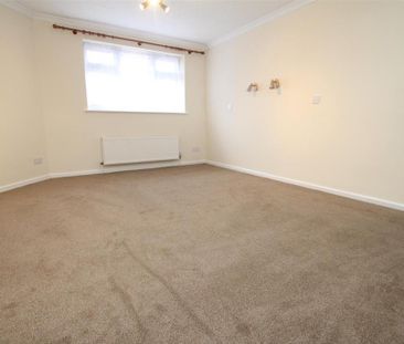 4 bedroom end of terrace house to rent - Photo 4