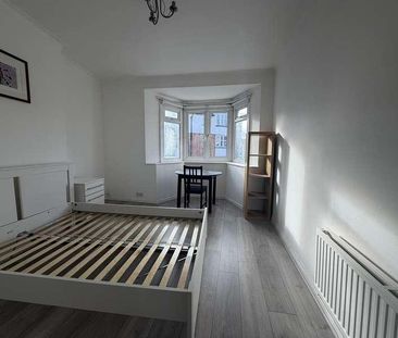 Finchley Lane, Hendon, London, NW4 - Photo 1