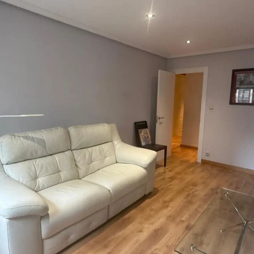 Piso de alquiler en Avilés - José Manuel Pedregal, Centro - Photo 1