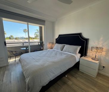 Modern 1-Bedroom Apartment in the Heart of Surfers Paradise - Photo 6