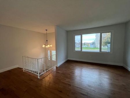 69 Old Oak Road - Upper Unit, 3 bed, 1 bath - Photo 2