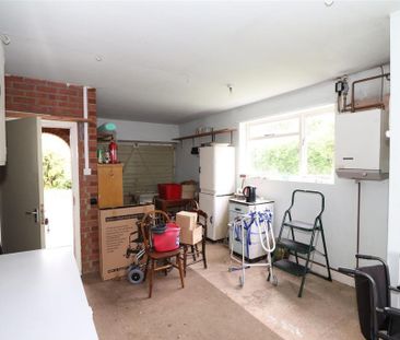 2 bedroom detached bungalow to rent - Photo 4