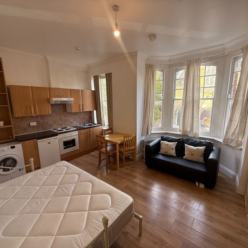 Studio Flat, Mazenod Avenue, NW6 - Photo 1