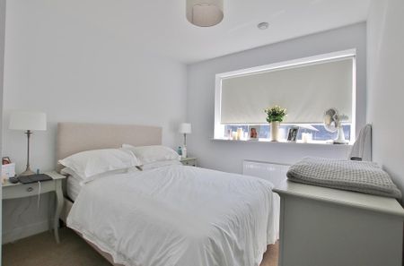 3 bedroom end of terrace house to rent - Photo 2