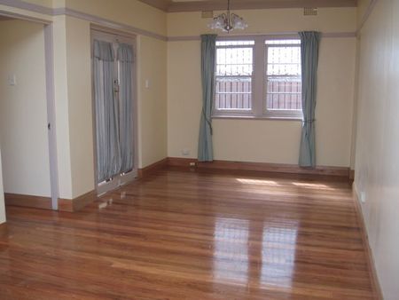 Polished floorboards - small friendly block! - Photo 2