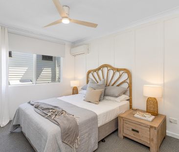 BEACHSIDE UNIT COOLANGATTA - FURNISHED - Photo 3
