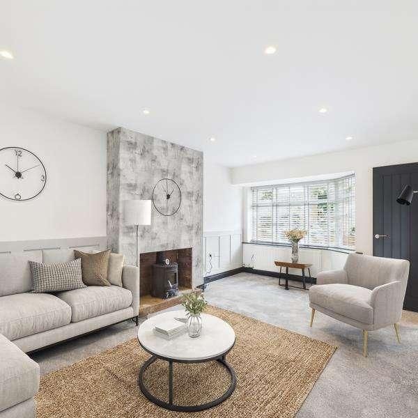 Surrey Avenue :: Marsland Green, WN7 - Photo 1