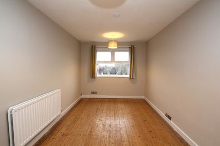 3 Bedroom Maisonette, Chester - Photo 2