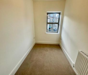 3 bedroom end of terrace house to rent - Photo 2