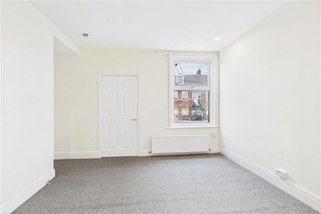 3 bedroom flat to rent - Photo 4