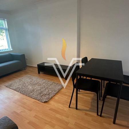 4 bedroom semi-detached house to rent - Photo 4