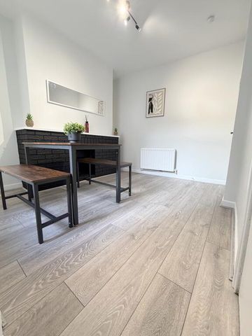 12 Edinburgh Street, Belfast, BT9 7DS - Photo 4