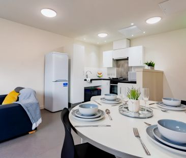 2 Bedroom Apartment - Photo 2