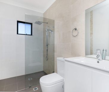 Impressive 4 Bedrooms Double Brick Street Front Townhouse - Photo 2