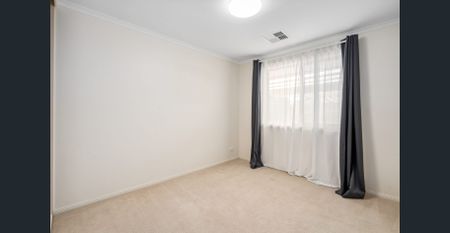 Four Bedroom Home in beautiful location! - Photo 5