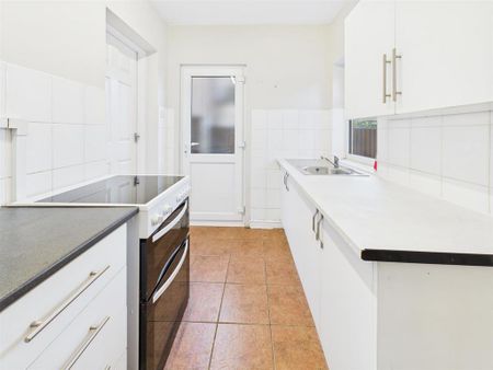 1 bedroom in a house share to rent - Photo 3