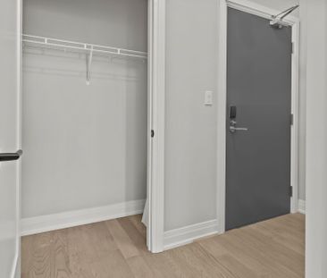 For Lease - 3265 Carding Mill Trail Unit# 111, Oakville, Ontario - Photo 3