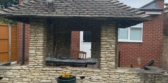 Great West Road, Hounslow - Photo 2