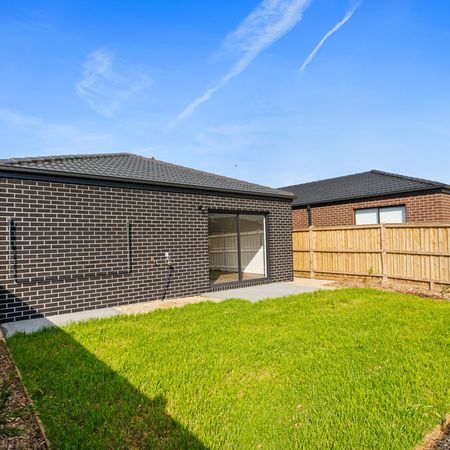 Perfect Blend of Modern Living & Family Comfort! - Photo 4