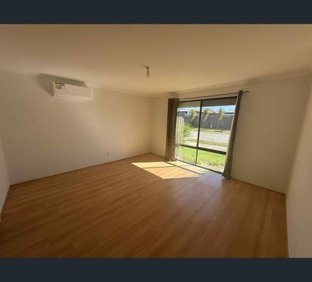 12 Rosegum Pass, Baldivis, WA 6171 - Photo 5