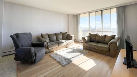 Spacious 2 Bed Corner Unit With Stunning River Valley Views & All Utilities Included - Photo 3