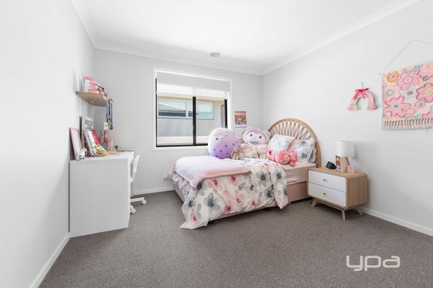 STUNNING FAMILY RESIDENCE OF GRAND PROPORTIONS - Photo 1