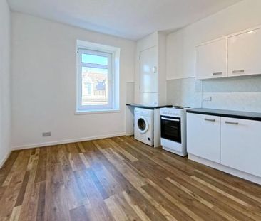 3 bedroom flat to rent - Photo 6