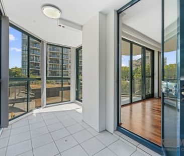 Renovated & Conveniently Located 2 Bedroom Unit - Photo 4