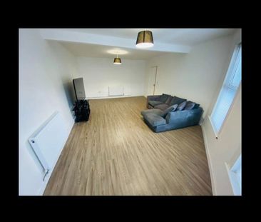 2 Bed Terraced House, St. Johns Lane, BS3 - Photo 5