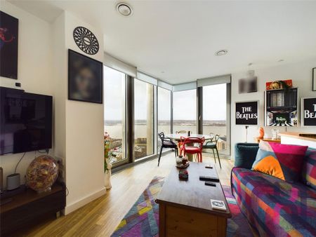 3 bedroom flat to rent - Photo 2