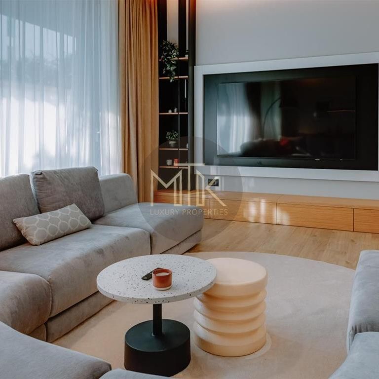 Vila superba 4 camere I IANCU NICOLAE I 2 Locuri de parcare - Fotografie 1