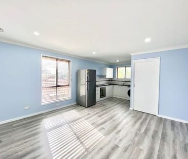 ONE BEDROOM GRANNY FLAT UPSTAIRS ABOVE GARAGE - WATER USAGE INCLUDE... - Photo 5