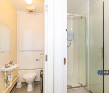 1 bedroom in a house share to rent - Photo 6