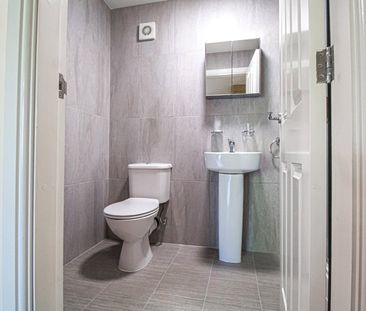 Apt 23, Fairbairn Residence - Photo 5