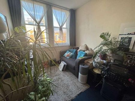 Flat, A Deptford Broadway, London, SE8 - Photo 2