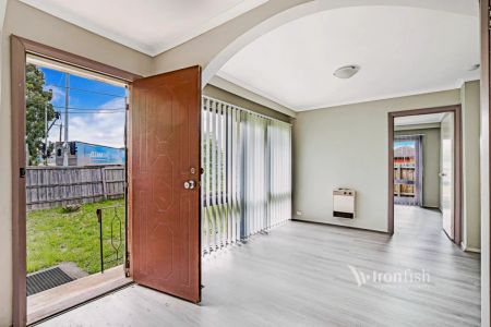 2 Bed, 1 Bath - Photo 4