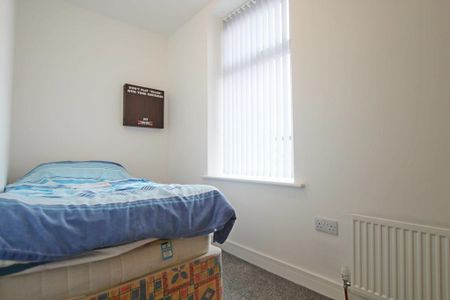 2 bedroom end of terrace house to rent - Photo 2