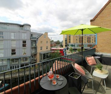 High Street, TW8, London - Photo 1
