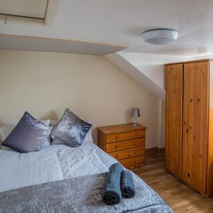 STUDENT ACCOMMODATION, 6 Stewarts Terrace, Derry/Londonderry, BT48 7LH - Photo 2