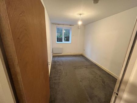 3 bedroom flat to rent - Photo 3