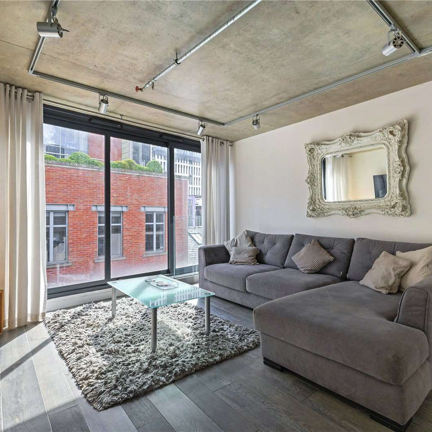 Furnished Four Double Bedroom townhouse with a garage and roof terrace on the centrally located Southern Street. - Photo 1