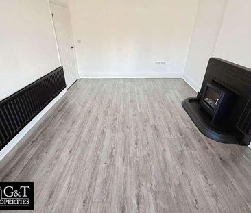 Long Lane, Halesowen, B62 - Photo 2