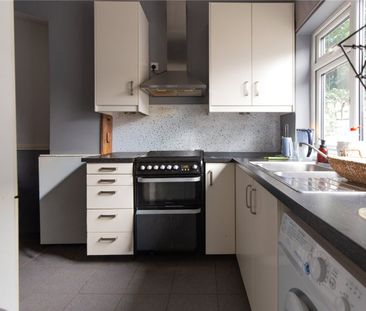 Downend Road, - Photo 5