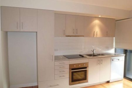 Apartment In The Heart of Carlton! - Photo 2