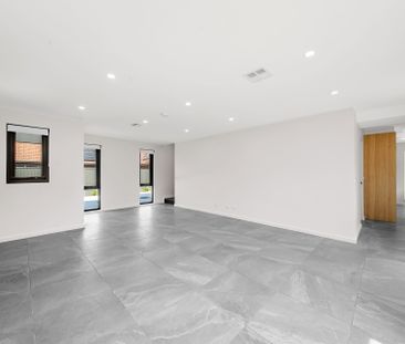 Amazing Three Bedrooms Townhouse - Photo 1