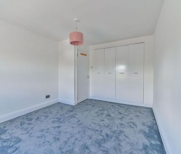 3 bedroom flat to rent - Photo 3