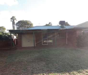 8 Hellyer Court, Dubbo, NSW - Photo 5