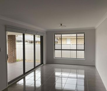 FAMILY HOME LOCATED IN EXCLUSIVE "GRANTHAM FARM ESTATE" NEAR RIVERS... - Photo 2