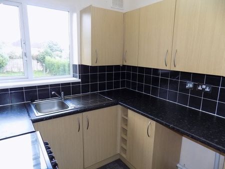 3 bedroom semi-detached house to rent - Photo 5