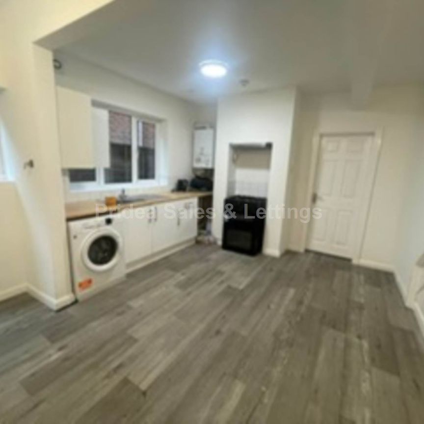 Newcombe Road, Southampton - Photo 1